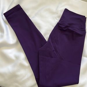 Ptula grape colored Taylor leggings, size medium